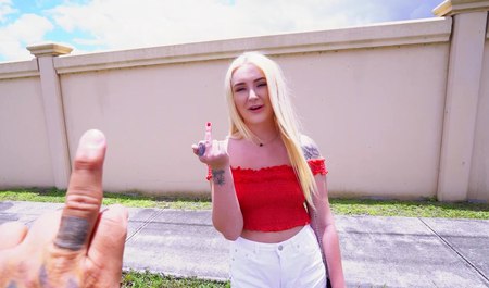 Отжарили и отлупили красивую блондинку в салоне маршрутки