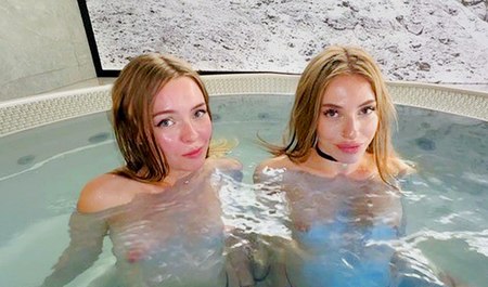 Лис Эванс с подругой пошли в сауну и попали на мужские херы о чем ни разу не жалеют